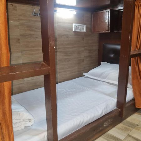 Unibed Dormitory Bombaim Exterior foto