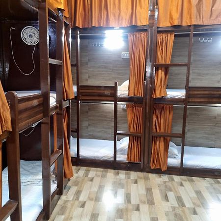 Unibed Dormitory Bombaim Exterior foto