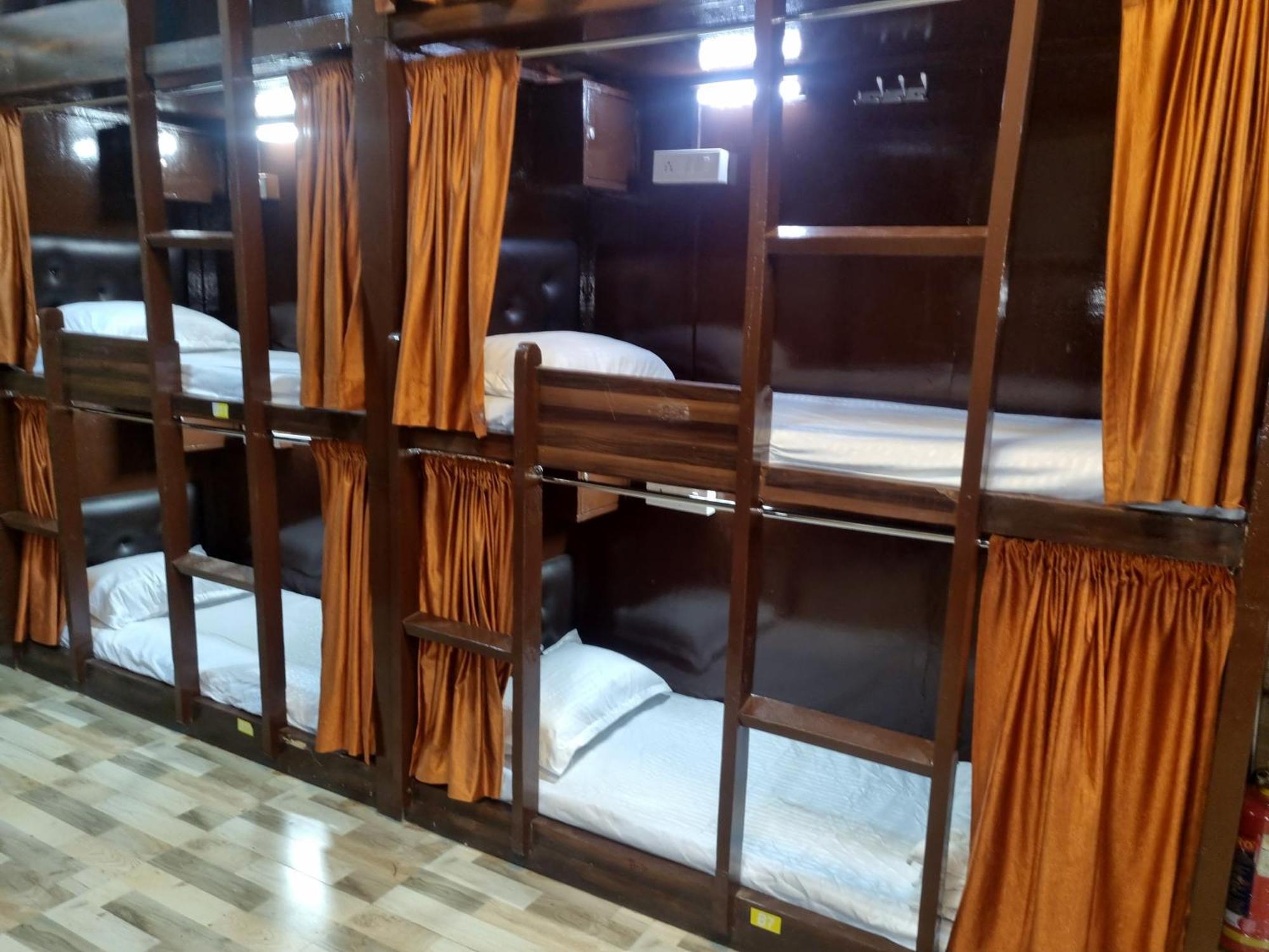 Unibed Dormitory Bombaim Exterior foto