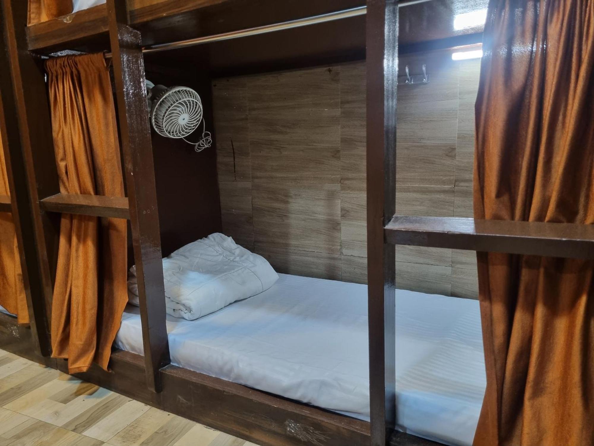 Unibed Dormitory Bombaim Exterior foto